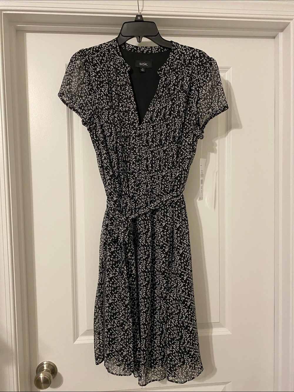 NWT MSK Black & White Floral-Print V-Neck  Midi Dress